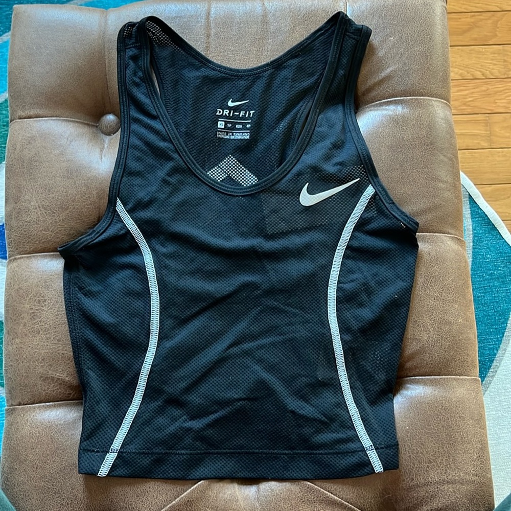 NWT: Nike mesh crop tank